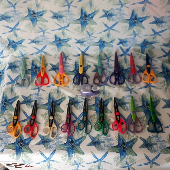 Scrapbooking scissors - Picture 1 of 5